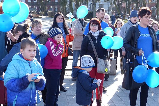 Niebieski Lębork. Podsumowanie kwietniowych Dni Autyzmu.