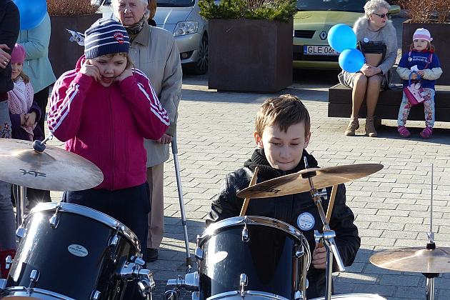 Niebieski Lębork. Podsumowanie kwietniowych Dni Autyzmu.