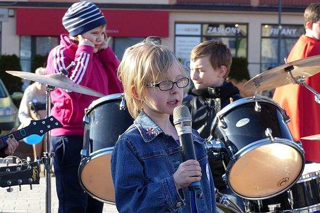 Niebieski Lębork. Podsumowanie kwietniowych Dni Autyzmu.