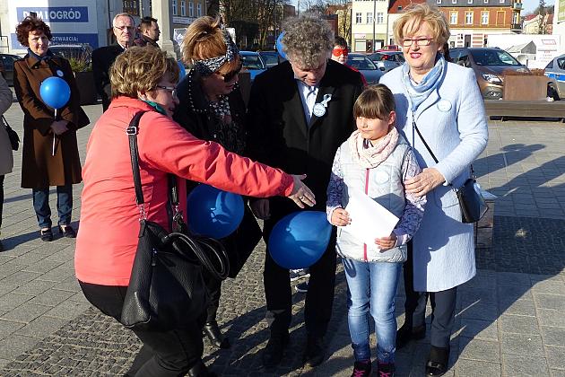 Niebieski Lębork. Podsumowanie kwietniowych Dni Autyzmu.