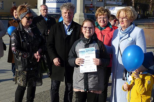 Niebieski Lębork. Podsumowanie kwietniowych Dni Autyzmu.