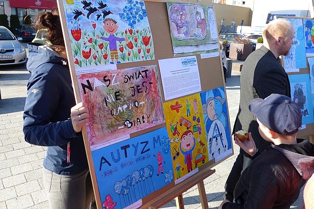 Niebieski Lębork. Podsumowanie kwietniowych Dni Autyzmu.