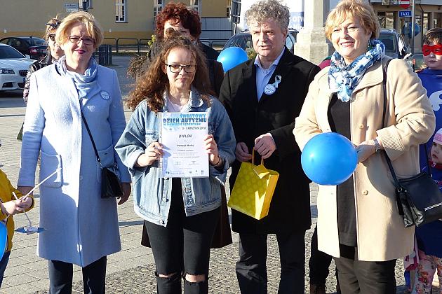 Niebieski Lębork. Podsumowanie kwietniowych Dni Autyzmu.