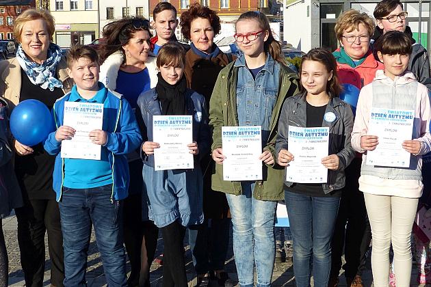 Niebieski Lębork. Podsumowanie kwietniowych Dni Autyzmu.