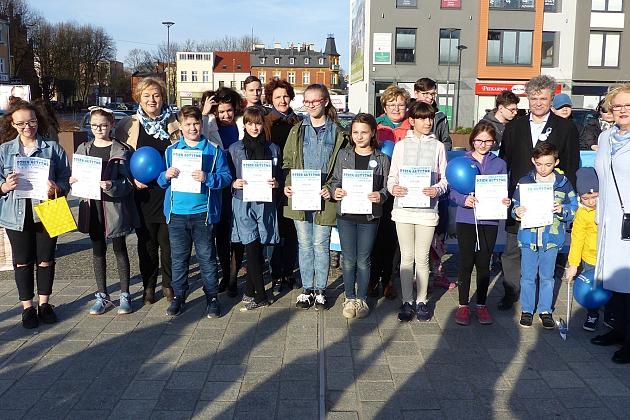 Niebieski Lębork. Podsumowanie kwietniowych Dni Autyzmu.