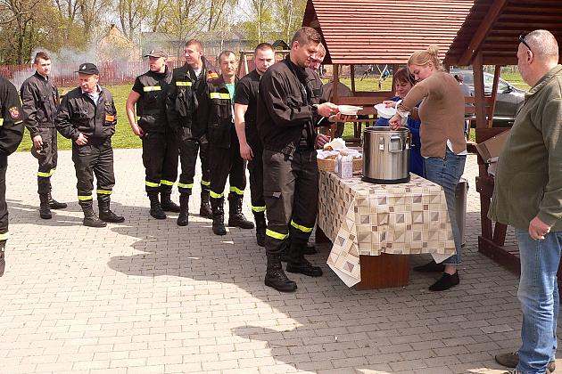 Posprzątano rzekę Łebę