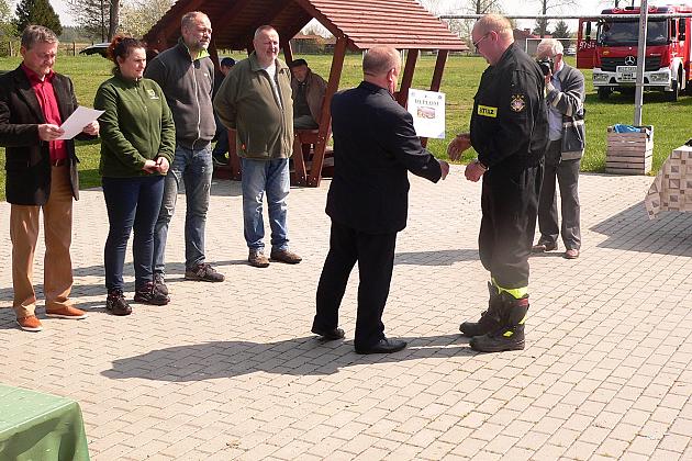 Posprzątano rzekę Łebę