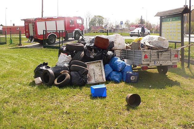 Posprzątano rzekę Łebę