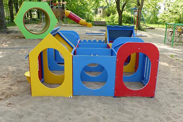 Nowe urządzenia na placu zabaw w Parku Chrobrego