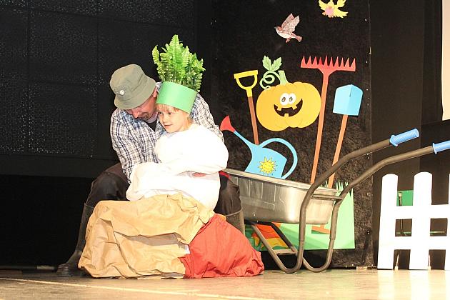 Zbierali na Hospicjum. Wystawili „Rzepkę” Juliana Tuwima