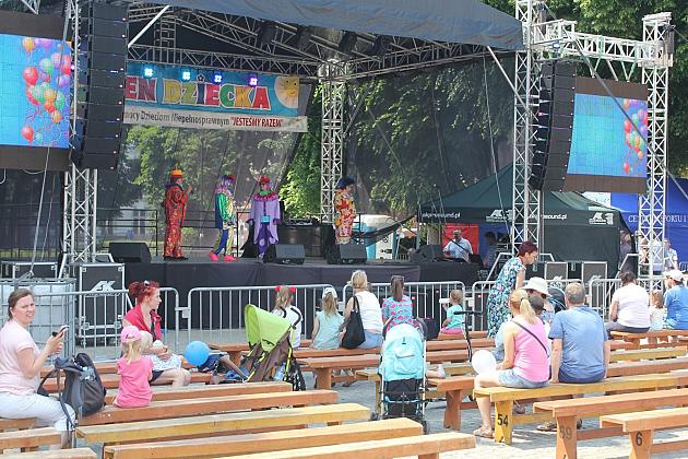 1 czerwca na placu Pokoju. Kraina dziecięcych marzeń