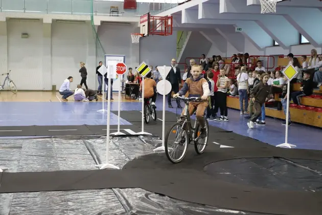 Edukacja przez zabawę – wyjątkowy piknik rowerowy dla czwartoklasistów