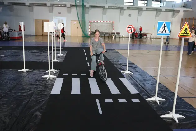 Edukacja przez zabawę – wyjątkowy piknik rowerowy dla czwartoklasistów