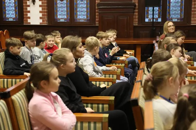 Uczniowie SP1 poznali kulisy pracy Urzędu Miejskiego w Lęborku