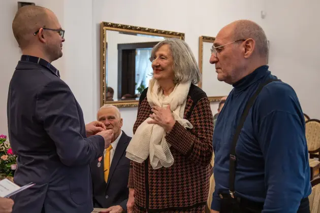 Złote Gody w lęborskim ratuszu – trzy pary świętowały 50-lecie małżeństwa