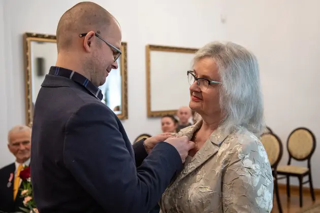 Złote Gody w lęborskim ratuszu – trzy pary świętowały 50-lecie małżeństwa