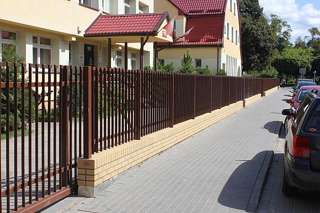 Miejsca parkingowe i bezpieczne przejście przy Przedszkolu nr 1