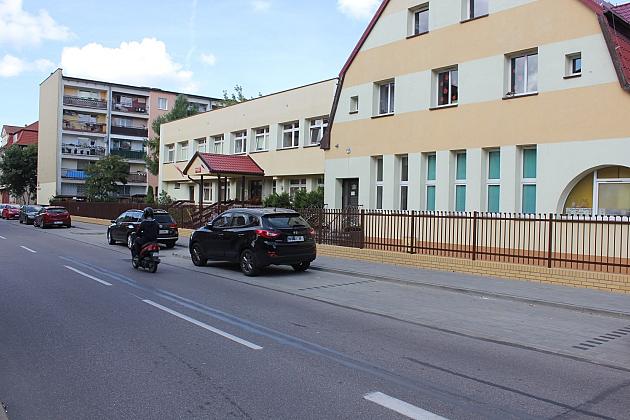 Miejsca parkingowe i bezpieczne przejście przy Przedszkolu nr 1