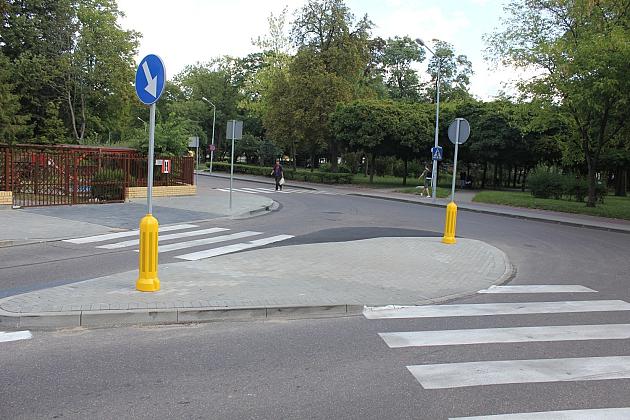 Miejsca parkingowe i bezpieczne przejście przy Przedszkolu nr 1