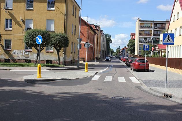 Miejsca parkingowe i bezpieczne przejście przy Przedszkolu nr 1