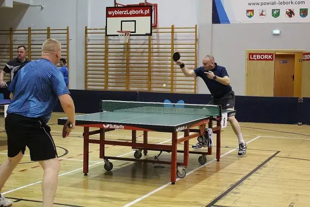 Tenis stołowy łączy pokolenia: od 10 do 83 lat na lęborskich mistrzostwach
