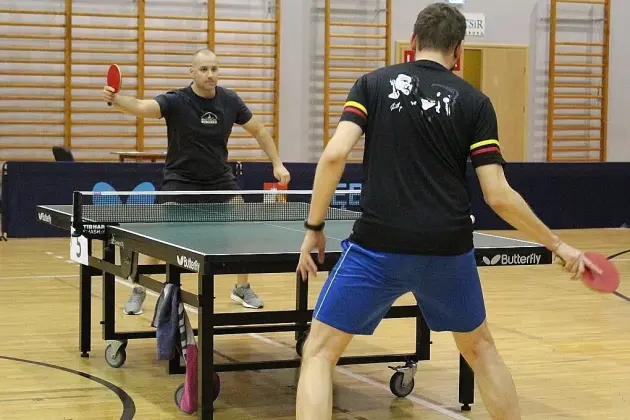 Tenis stołowy łączy pokolenia: od 10 do 83 lat na lęborskich mistrzostwach