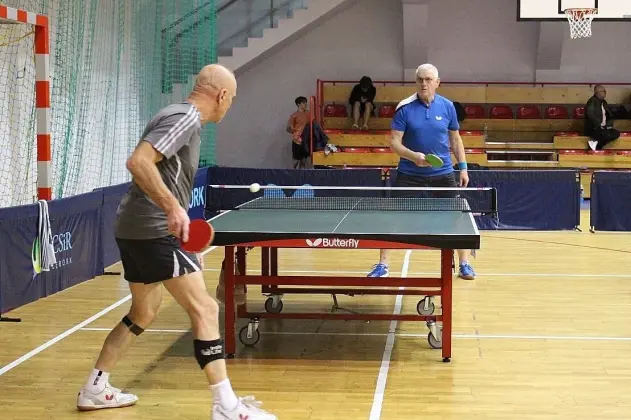 Tenis stołowy łączy pokolenia: od 10 do 83 lat na lęborskich mistrzostwach
