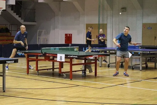 Tenis stołowy łączy pokolenia: od 10 do 83 lat na lęborskich mistrzostwach