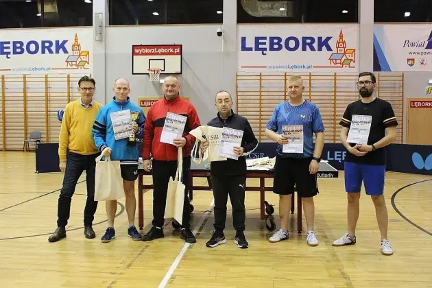Tenis stołowy łączy pokolenia: od 10 do 83 lat na lęborskich mistrzostwach