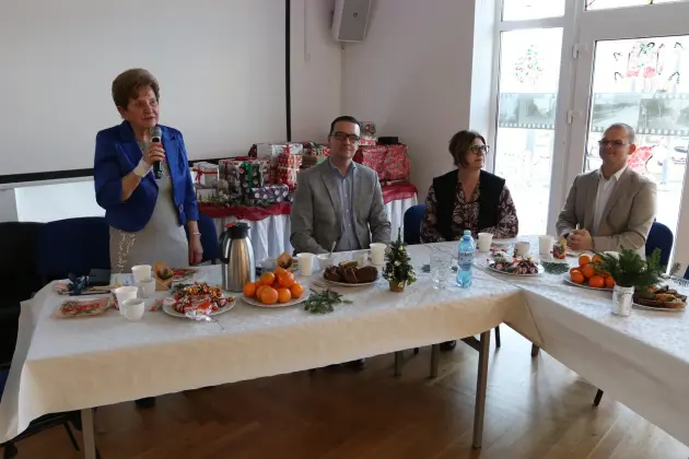 Opłatek, życzenia i kolędy – świąteczne spotkanie Ligi Kobiet Polskich