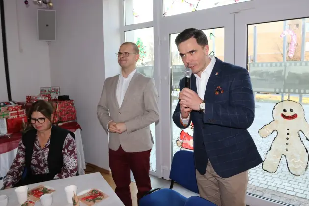 Opłatek, życzenia i kolędy – świąteczne spotkanie Ligi Kobiet Polskich