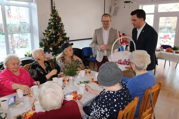 Opłatek, życzenia i kolędy – świąteczne spotkanie Ligi Kobiet Polskich