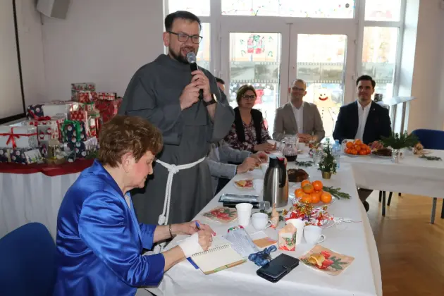 Opłatek, życzenia i kolędy – świąteczne spotkanie Ligi Kobiet Polskich