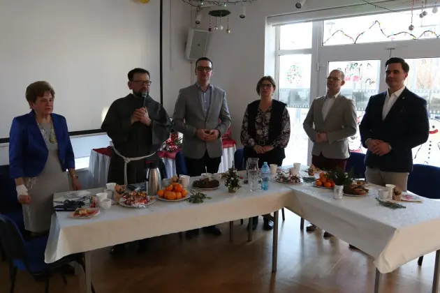 Opłatek, życzenia i kolędy – świąteczne spotkanie Ligi Kobiet Polskich