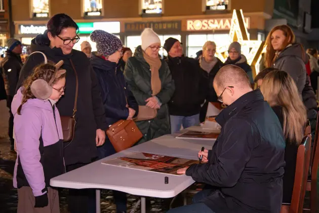 Miejskie kalendarze Lęborka na 2026 rok trafiły do mieszkańców