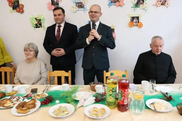 Wigilijne spotkanie z seniorami w Bazie