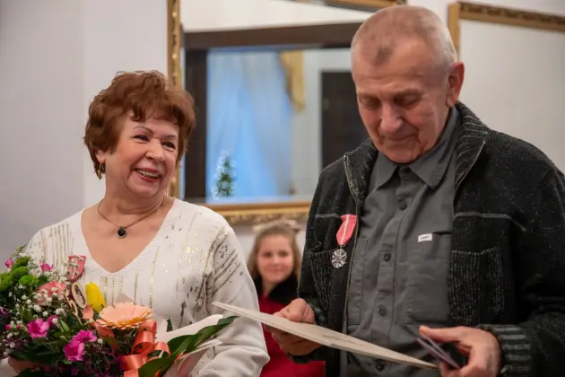 Złote Gody w lęborskim ratuszu – dwie pary świętowały 50-lecie małżeństwa