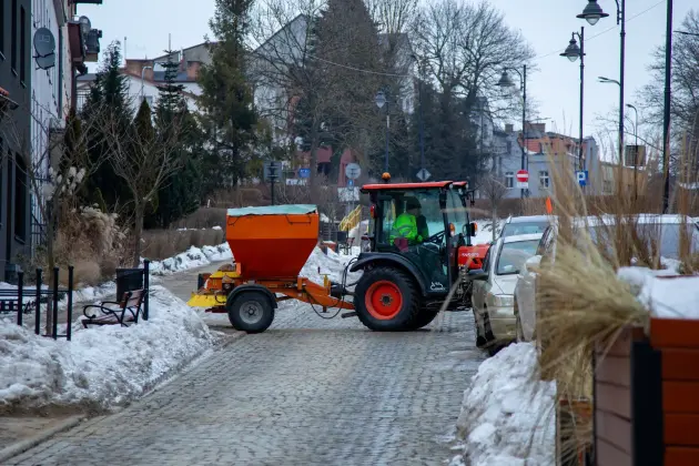 AKCJA ZIMA w Lęborku. Walka z gołoledzią