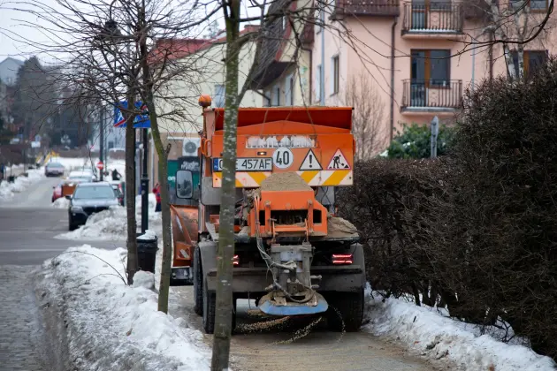 AKCJA ZIMA w Lęborku. Walka z gołoledzią
