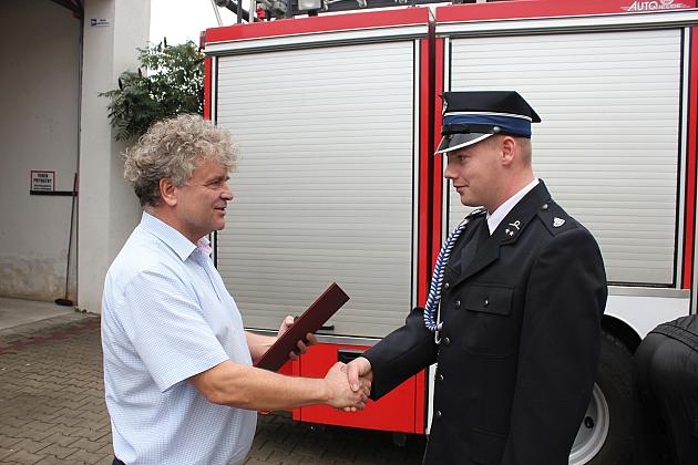 Strażacy ochotnicy z nowym sprzętem ratowniczym