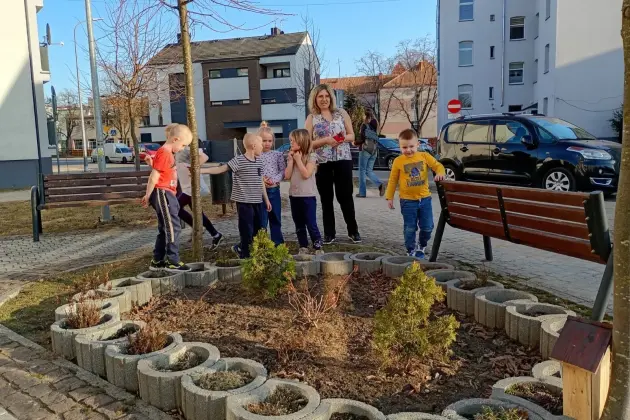 Wspólne działania dzieci i seniorów wokół Bazy