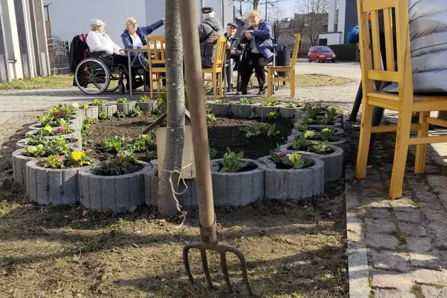 Wspólne działania dzieci i seniorów wokół Bazy