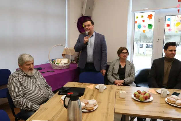 Z serdecznymi życzeniami z okazji Dnia Kobiet