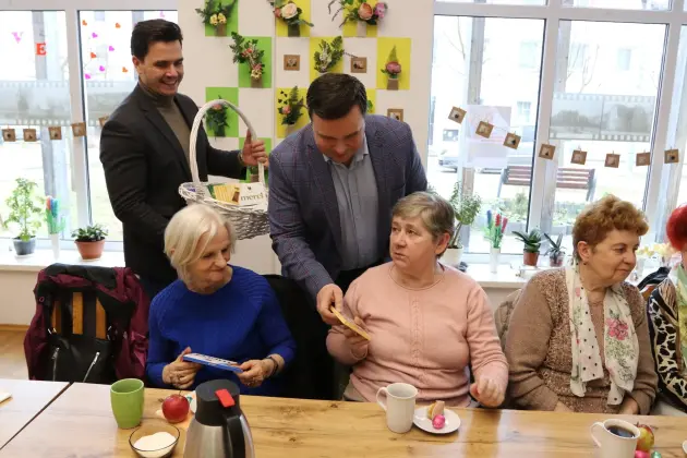 Z serdecznymi życzeniami z okazji Dnia Kobiet