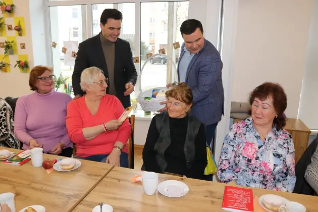 Z serdecznymi życzeniami z okazji Dnia Kobiet