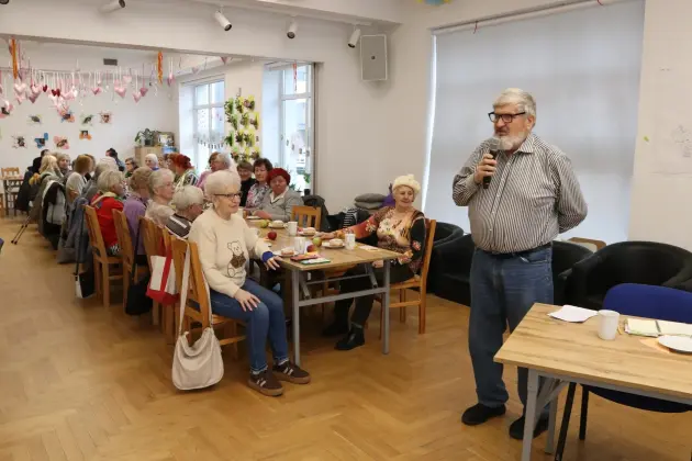 Z serdecznymi życzeniami z okazji Dnia Kobiet