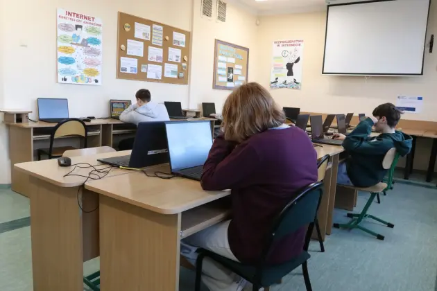 Sprzęt komputerowy za niemal 650 tys. zł dla uczniów szkół podstawowych