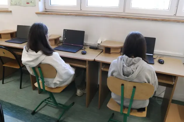 Sprzęt komputerowy za niemal 650 tys. zł dla uczniów szkół podstawowych