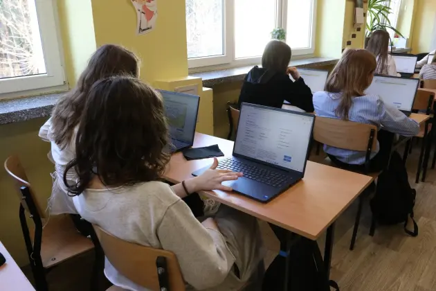 Sprzęt komputerowy za niemal 650 tys. zł dla uczniów szkół podstawowych