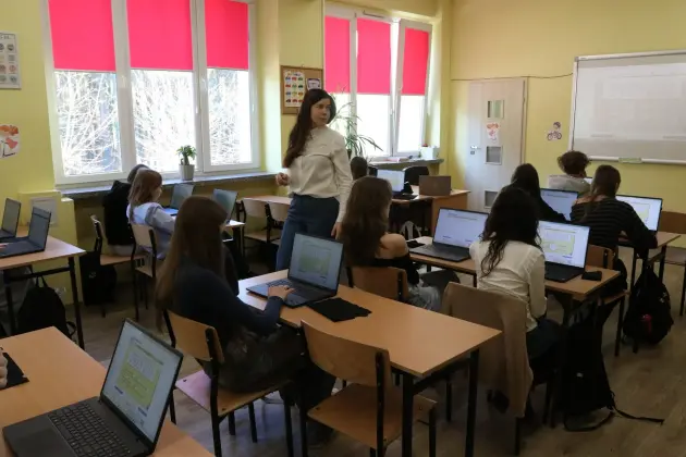 Sprzęt komputerowy za niemal 650 tys. zł dla uczniów szkół podstawowych